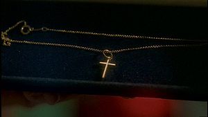 Necklace Scully 5x05.jpg
